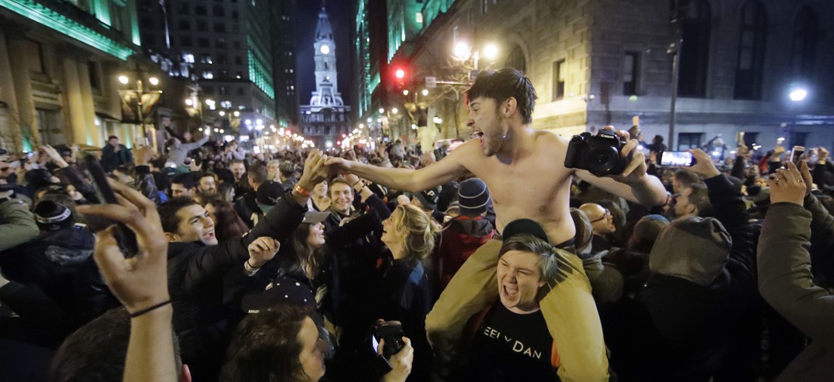 Philadelphia Eagles fans climb greased poles, celebrate Super Bowl bid