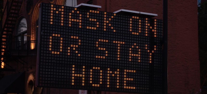 A sign in Nashville reminds people to wear masks.