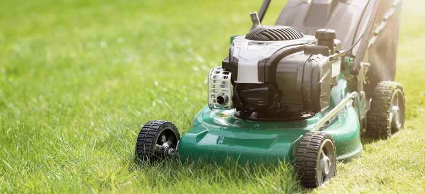 California First State to Outlaw Gas-powered Lawn Mowers and Leaf Blowers -  Route Fifty