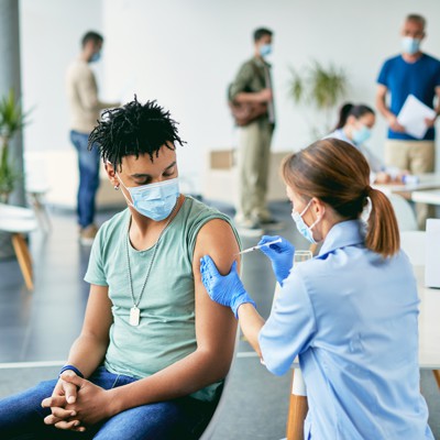 More Than Two Dozen States in Limbo on Vaccine Mandate for Government Workers - Vimarsana News