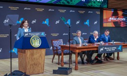 Oct. 04, 2022 -- Syracuse, N.Y. -- Gov. Kathy Hochul, Sen. Chuck Schumer, Onondaga County Executive Ryan McMahon and Micron CEO Sanjay Mehrotra announce $100 billion private investment in mega-complex of computer chip plants in Central New York.