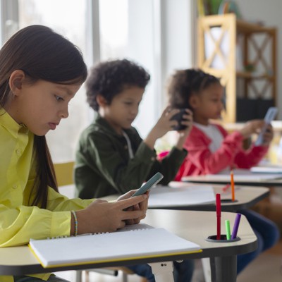 Lawmakers highlight success, bipartisan agreement on school cellphone bans